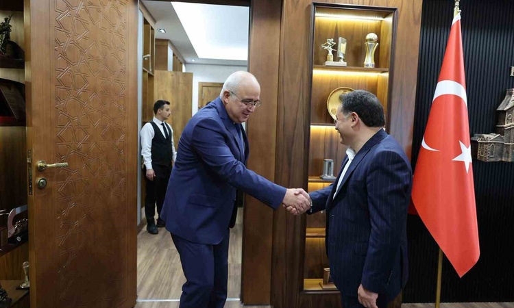 Ayrıntılar Netleşti: Kayseri Valisi Çiçek, dünya birincisi GÖKTİM KartalAir öğrencilerini kabul etti - Son Dak