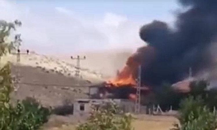 Ayrıntılar Netleşti: Kayseri Yahyalı'da saman balyalarından çıkan yangın müstakil eve sıçradı