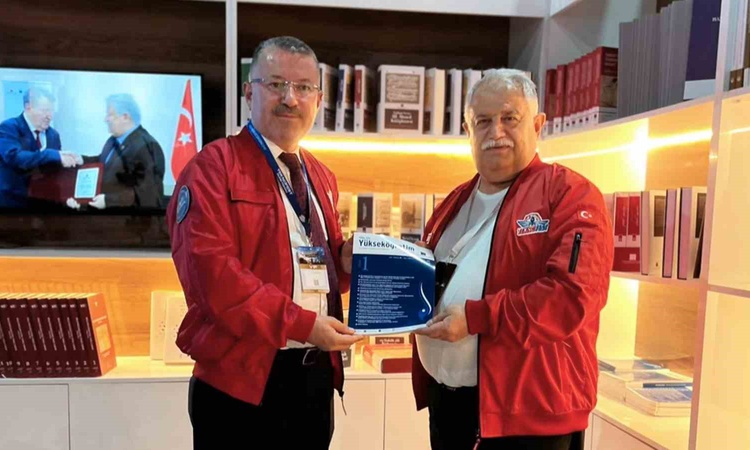 Ayrıntılar Netleşti: KBÜ Rektörü Kırışık, TEKNOFEST'te TÜBA Başkanı Şeker ile görüş alışverişinde bulundu: Gel