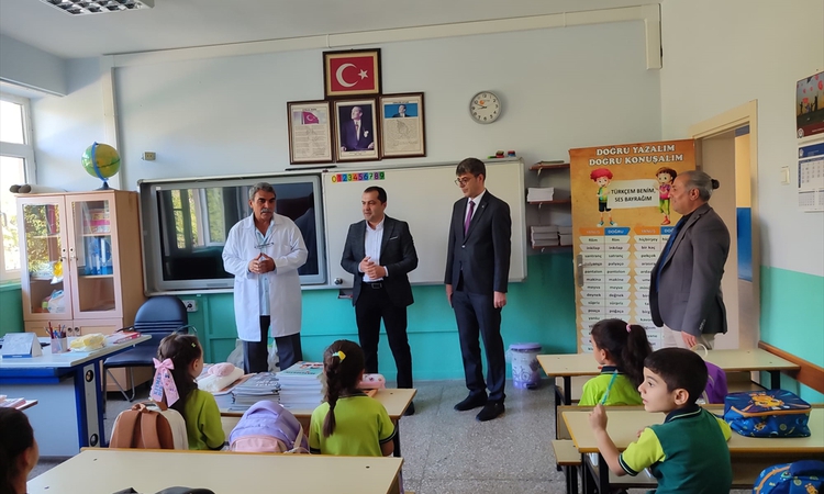 Ayrıntılar Netleşti: Keban Kaymakamı Onur'dan dersbaşı yapan öğrencilere ziyaret - Son Dakika Bilgileri