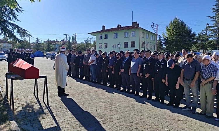 Ayrıntılar Netleşti: Kıbrıs Gazisi Zeki Küçük son yolculuğuna uğurlandı: Gelişmeler Takip Ediliyor