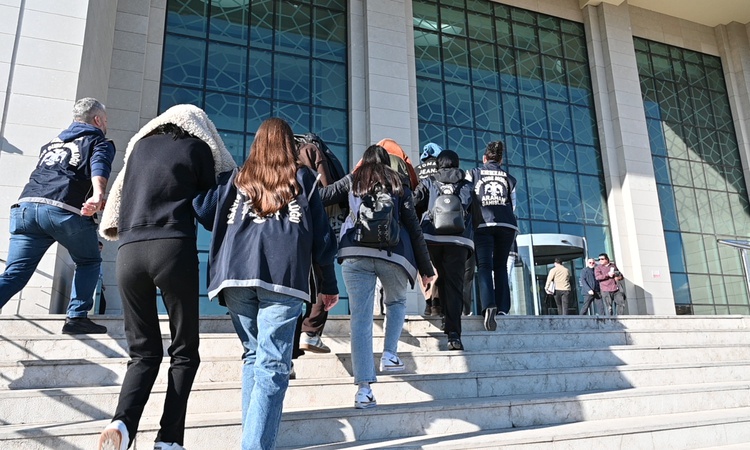 Ayrıntılar Netleşti: Kırıkkale'de narkotik ve fuhuş soruşturmasında 5 şüpheli daha adliyeye sevk edildi ve Mer
