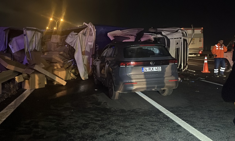 Ayrıntılar Netleşti: Kocaeli Dilovası'nda karşı şeride geçen TIR otomobile çarptı, 1 ölü 2 yaralı var | İşte T
