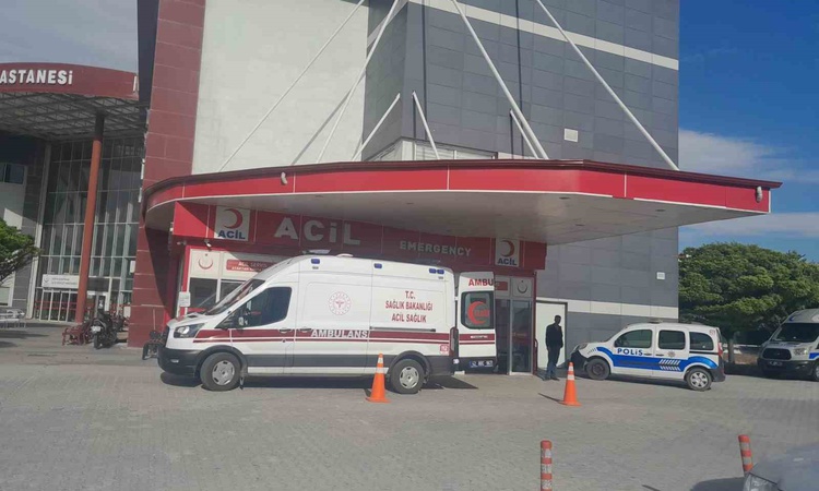 Ayrıntılar Netleşti: Konya Karapınar'da motosiklet ile otomobil kavşakta çarpıştı, 2 kişi yaralandı
