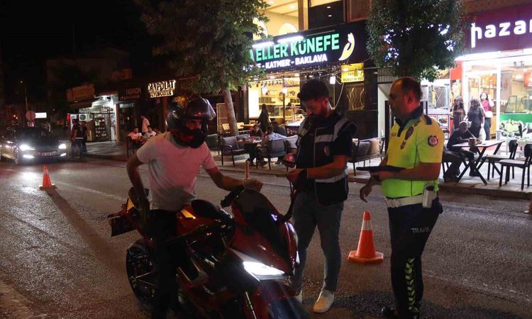 Ayrıntılar Netleşti: Kovancılar'da Gece Şok Uygulama: Denetimler Sürüyor - Son Dakika Bilgileri