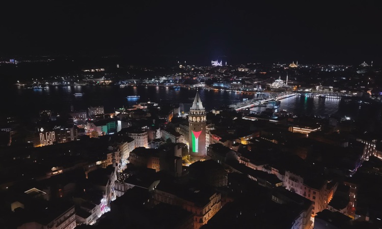 Ayrıntılar Netleşti: Kültür ve Turizm Bakanlığı, Galata Kulesi'ne Gazze için Filistin bayrağı yansıttı ve Mera