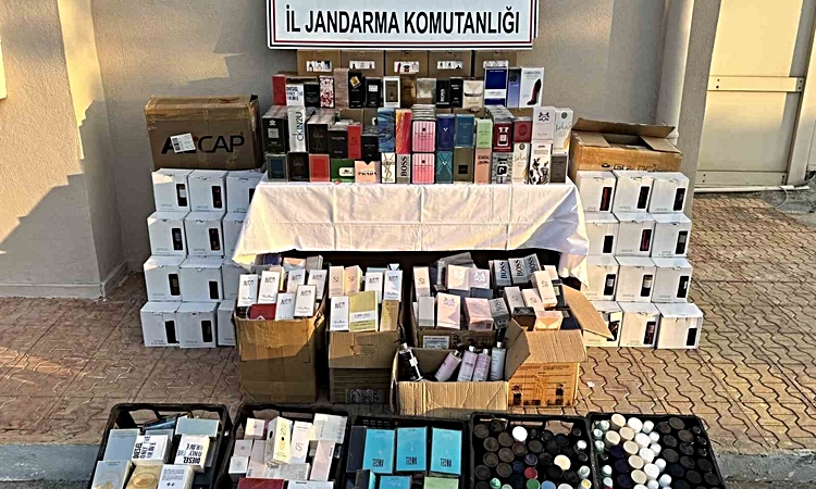 Ayrıntılar Netleşti: Kuşadası’nda 4 milyon TL değerinde kaçak kozmetik ürün ele geçirildi