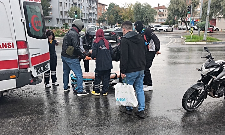 Ayrıntılar Netleşti: Kütahya’da motosiklet devrildi: 2 yaralı: Gelişmeler Takip Ediliyor