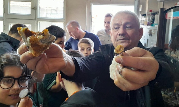 Ayrıntılar Netleşti: Kütahya Tavşanlı'da Abdullah Taktak Ortaokulu öğrencileri taş ustalarını ziyaret etti | İ