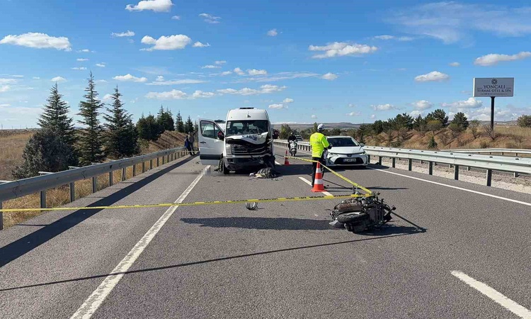 Ayrıntılar Netleşti: Kütahya-Tavşanlı yolunda minibüsle çarpışan motosikletin 23 yaşındaki sürücüsü öldü - Son