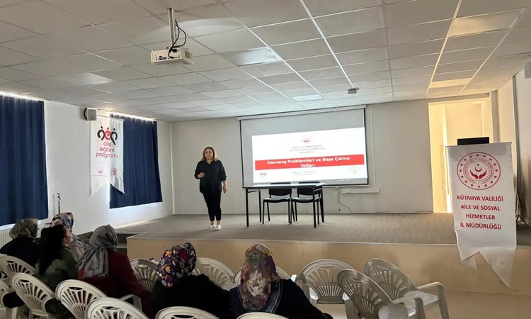Ayrıntılar Netleşti: Kütahya'da velilere Sosyal Hizmet Merkezi'nce aile içi şiddet eğitimi verildi: Gelişmeler
