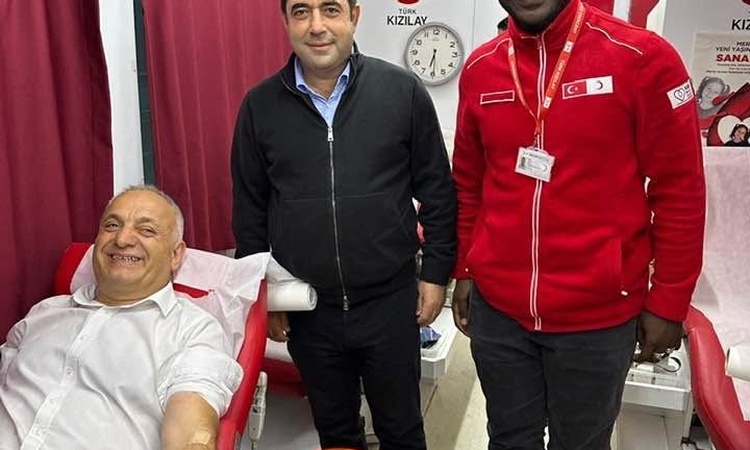 Ayrıntılar Netleşti: Lokman Ayva Düzce'de Kızılay'a kan bağışında bulundu, duyarlılık çağrısı yaptı | İşte Tüm