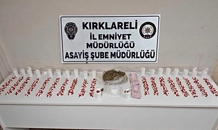 Ayrıntılar Netleşti: Lüleburgaz’da sırt çantasından uyuşturucu çıkan şahıs hakkında tutuklama kararı verildi