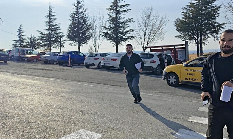 Ayrıntılar Netleşti: Manisa Demirci'de 3 KPSS adayı, lastiği patlayan araçta jandarmayla sınava yetişti | İşte