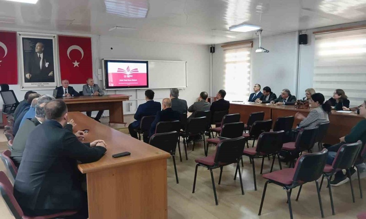 Ayrıntılar Netleşti: Manisa Sarıgöl'de ortaokul ve lise müdürleri OYSS toplantısında bir araya geldi