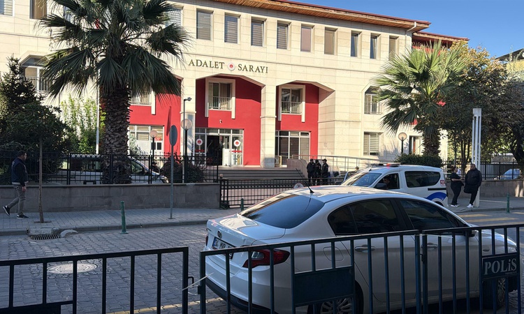 Ayrıntılar Netleşti: Manisa Turgutlu'da 11 öğrenci yaralandı, saldırıda 10 şüpheli adliyeye sevk edildi ve Mer