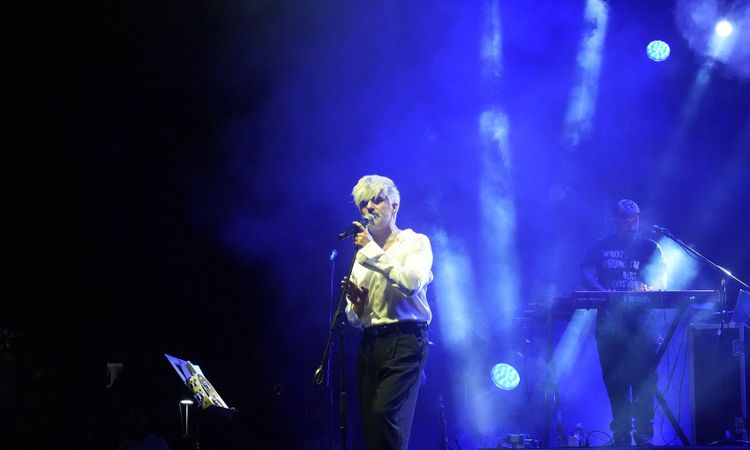 Ayrıntılar Netleşti: Manuş Baba, Altın Biber Festivali'nde binlerce kişiye konser verdi ve Merak Edilenler