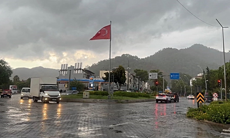 Ayrıntılar Netleşti: Marmaris’te sağanak yağış resmen start aldı