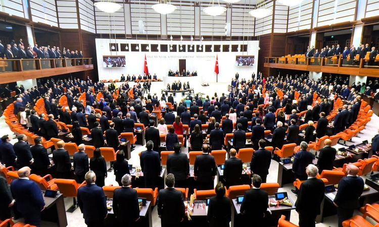 Ayrıntılar Netleşti: Meclis'te yeni haftada gündem yoğun! Fon teklifi Genel Kurul'a geliyor: Gelişmeler Takip