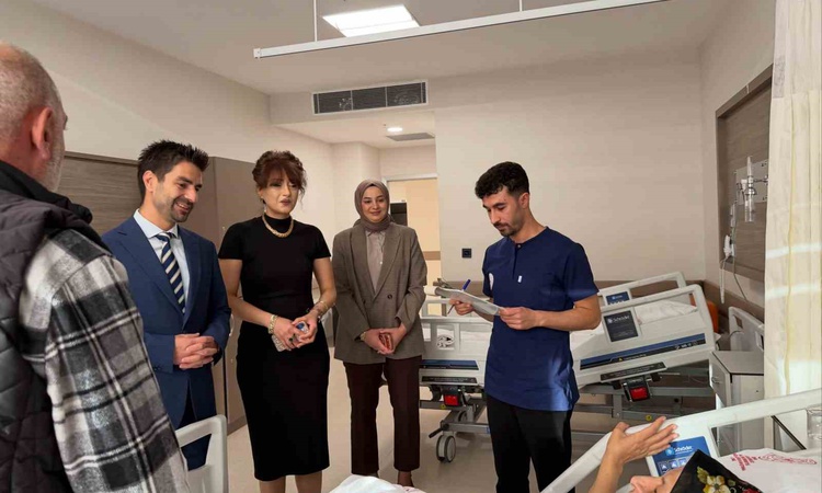 Ayrıntılar Netleşti: Mengücek Gazi EAH'te Hasta Hakları Günü'nde ziyaret ve broşür dağıtımı yapıldı ve Merak E