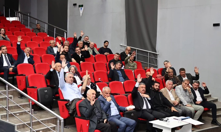 Ayrıntılar Netleşti: Merzifon Kent Konseyi Başkanlığı'na Belediye Başkanı Alp Kargı yeniden seçildi ve Merak E