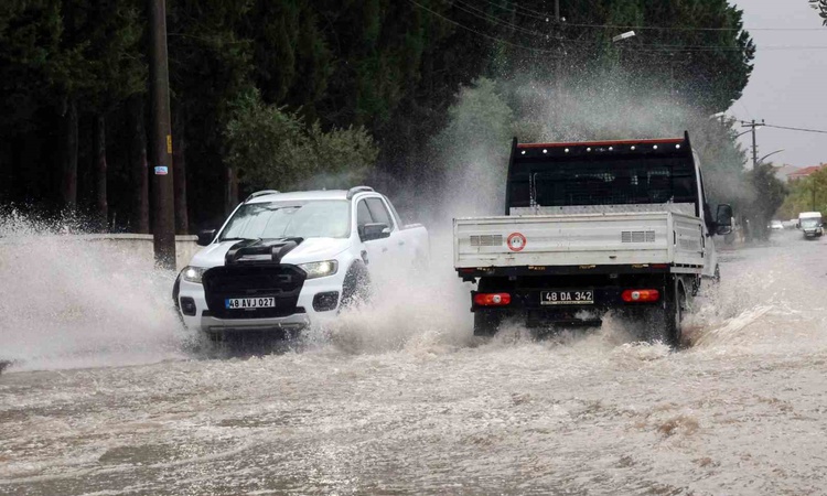 Ayrıntılar Netleşti: Meteoroloji, Muğla kıyılarında 28 Ekim'den itibaren şiddetli yağış uyarısında bulundu