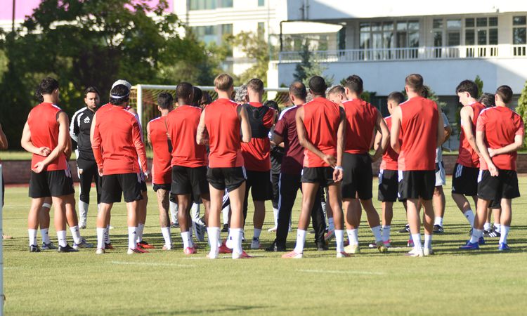 Ayrıntılar Netleşti: METRO Holding Kayserispor, Bursaspor Maçına Hazırlanıyor: Gelişmeler Takip Ediliyor