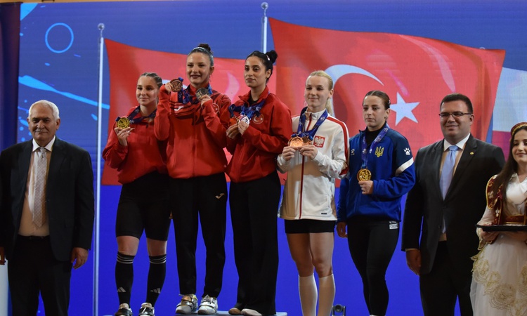 Ayrıntılar Netleşti: Milli halterci Gamze Altun, U23 Avrupa Şampiyonası'nda iki rekorla şampiyon oldu - Son Da