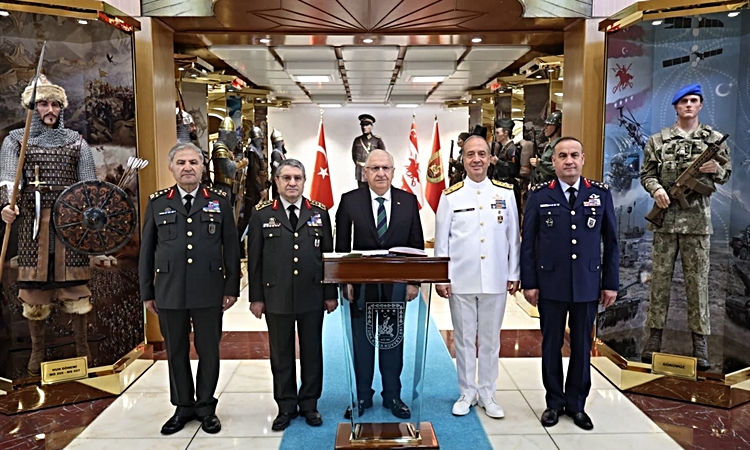 Ayrıntılar Netleşti: Milli Savunma Bakanı Güler, Kara Kuvvetleri Komutanlığını ziyaret etti ve Merak Edilenler