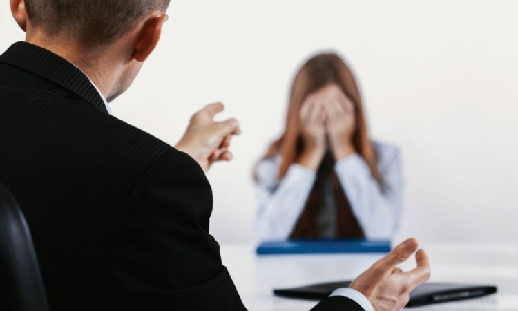 Ayrıntılar Netleşti: Mobbing iddiası ve Yargıtay kararı: E-posta işçinin feshi sayıldı ve Merak Edilenler