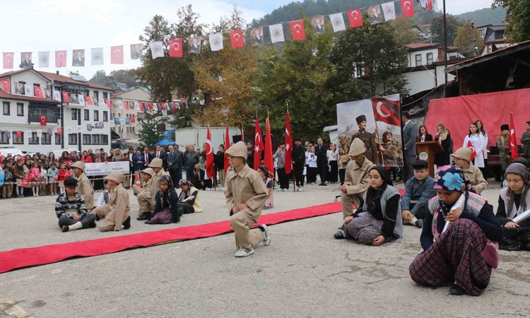Ayrıntılar Netleşti: Mudurnu'da Cumhuriyet Bayramı'nın 103'üncü yıl dönümü coşkuyla kutlandı