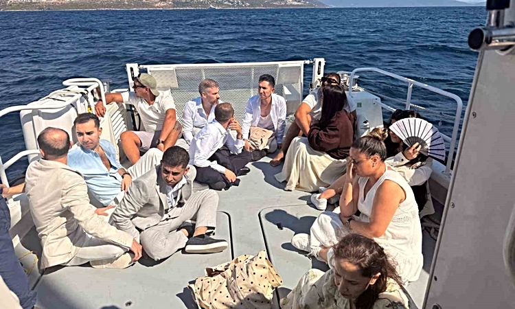 Ayrıntılar Netleşti: Muğla Milas açıklarında yelkenlide 14 düzensiz göçmen, 2 kaçakçılık zanlısı yakalandı