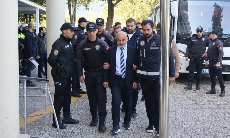 Ayrıntılar Netleşti: Muğla Milas'ta belediye soruşturmasında 20 şüpheliden 18'i hakkında tutuklama kararı veri