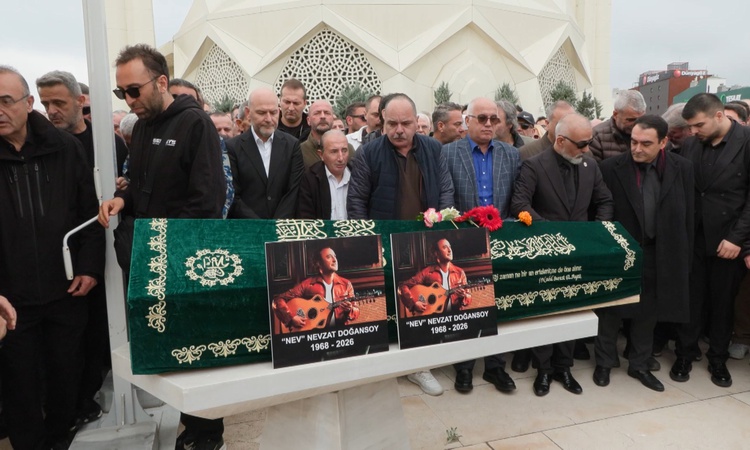 Ayrıntılar Netleşti: Nev olarak bilinen şarkıcı Nevzat Doğansoy Karacaahmet'te toprağa verildi