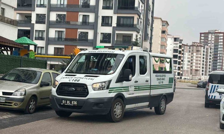 Ayrıntılar Netleşti: Niğde'de 22 yaşındaki genç kız çatı katında ölü bulundu, beylik tabanca iddiası var | İşt
