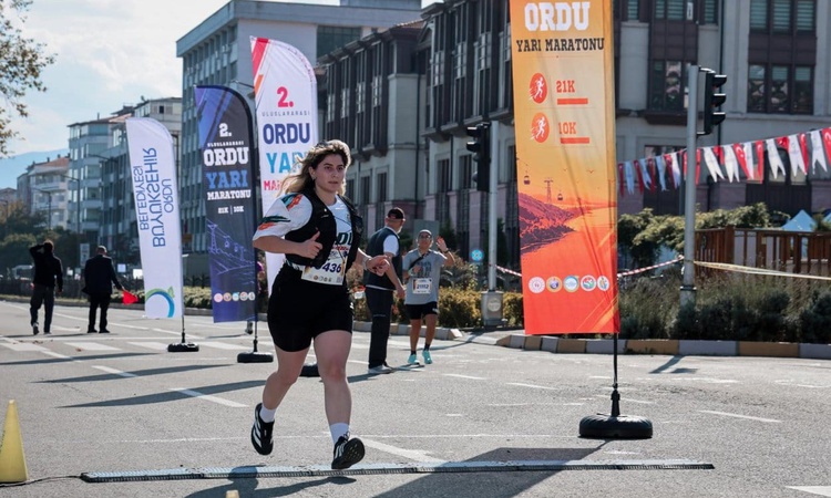 Ayrıntılar Netleşti: Ordu Altınordu'da düzenlenen yarı maratonda 8 ülkeden 707 sporcu yarıştı - Son Dakika Bil