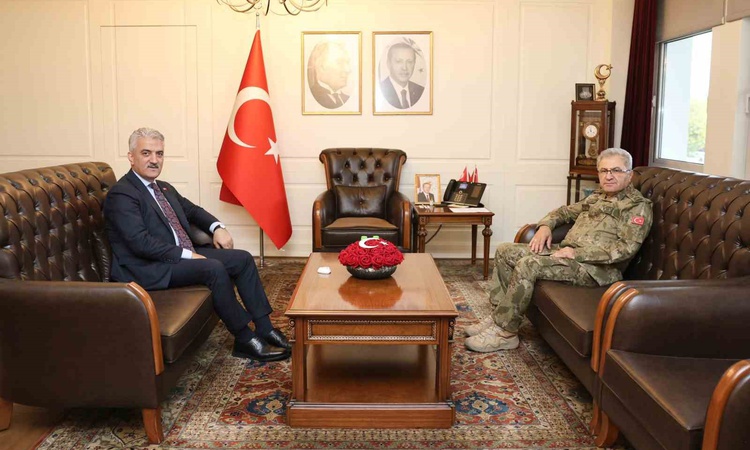 Ayrıntılar Netleşti: Orgeneral Metin Tokel, Düzce Valisi Mehmet Makas’a nezaket ziyaretinde bulundu: Gelişmele