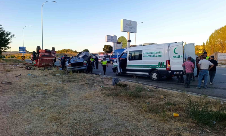 Ayrıntılar Netleşti: Orman yangınından dönen arazöz otomobille çarpıştı: 1 ölü, 4 yaralı - Son Dakika Bilgiler