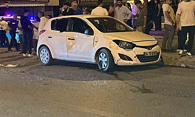 Ayrıntılar Netleşti: Otomobil motosikletle çarpıştı: 3 yaralı: Gelişmeler Takip Ediliyor