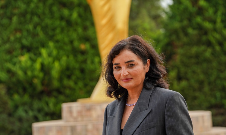 Ayrıntılar Netleşti: Oyuncu Atasoy, savaş bölgelerinden jüri üyelerinin birlikteliğini dünyaya mesaj saydı