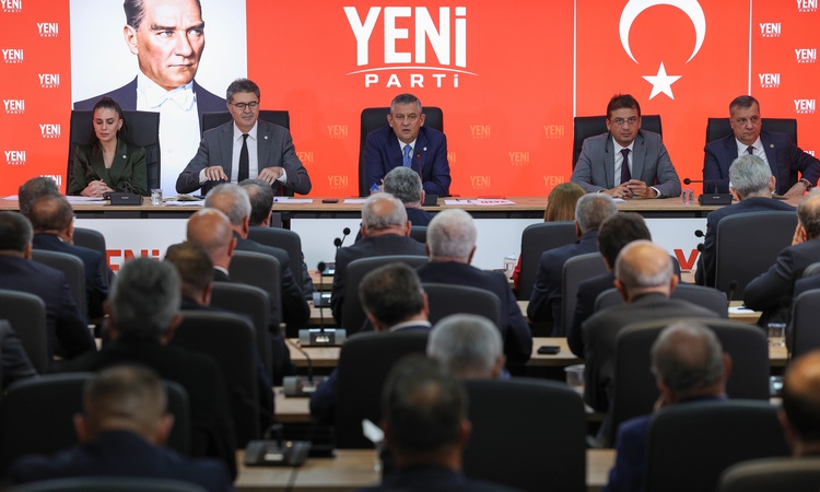 Ayrıntılar Netleşti: Özgür Özel, YENİ Parti il başkanlarıyla yarın saat 11.30'da genel merkezde toplanacak - S