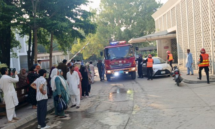 Ayrıntılar Netleşti: Pakistan’da hastanenin doğum servisinde yangın: 14 bebek yaşamını yitirdi - Son Dakika Bi