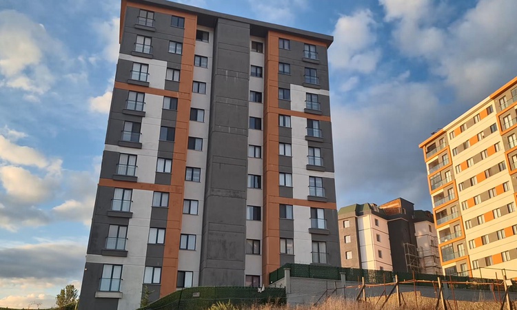 Ayrıntılar Netleşti: Pendik'te toprak kayması nedeniyle 9 katlı apartman sakinleri tahliye edildi ve Merak Edi