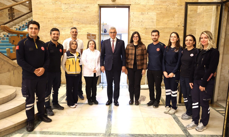 Ayrıntılar Netleşti: Sağlık Bakanı Memişoğlu, TBMM İlk Yardım Merkezi'ndeki çalışanları ziyaret etti: Gelişmel