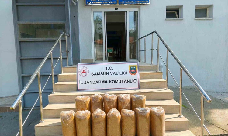 Ayrıntılar Netleşti: Samsun Atakum'da araçta yapılan aramada 60 kilo kaçak tütün ele geçirildi