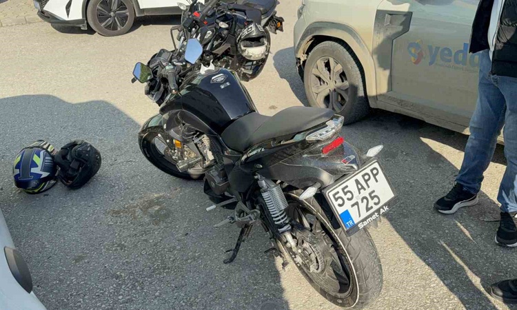 Ayrıntılar Netleşti: Samsun Atakum'da motosiklet otomobile çarptı, kazada 1 kişi yaralandı - Son Dakika Bilgil