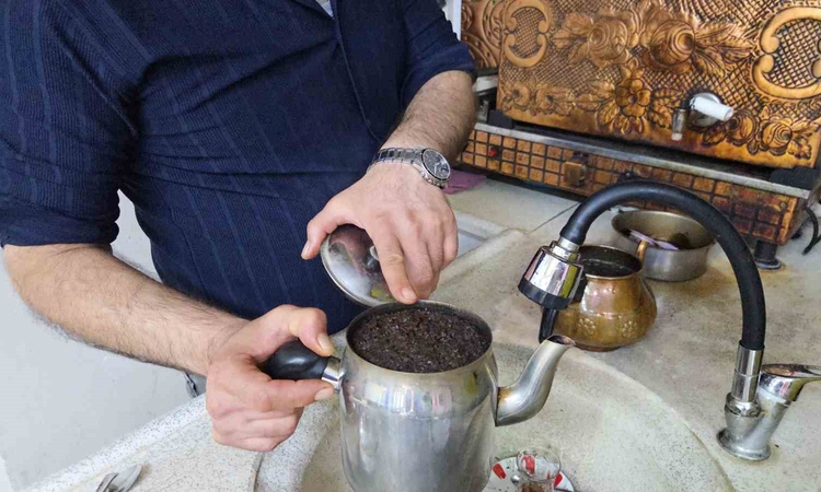 Ayrıntılar Netleşti: Samsun'da çay ocağı esnafı, soğuk suyla demlenen çayı 40-45 dakikada hazırlıyor - Son Dak