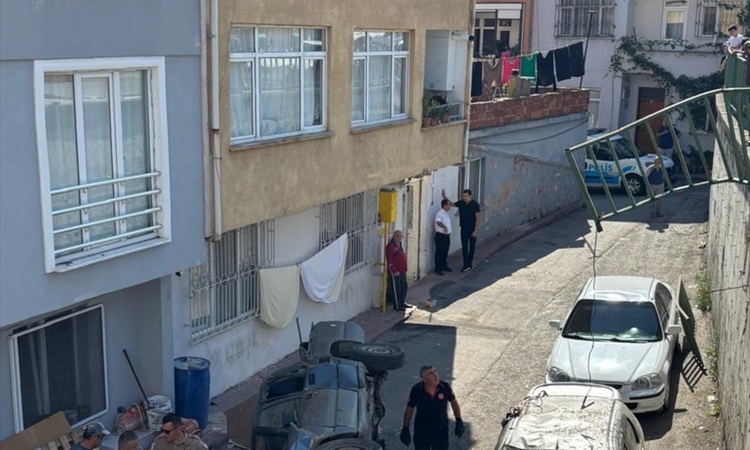 Ayrıntılar Netleşti: Samsun'da istinat duvarından araçların üzerine düşen pikaptaki 2 kişi yaralandı ve Merak