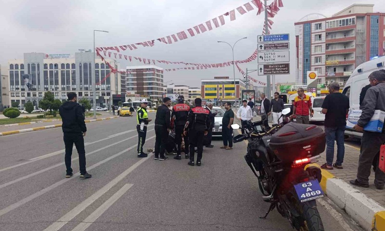 Ayrıntılar Netleşti: Şanlıurfa Haliliye'de 16 yaşındaki çocuk otomobilin çarpmasıyla ağır yaralandı ve Merak E