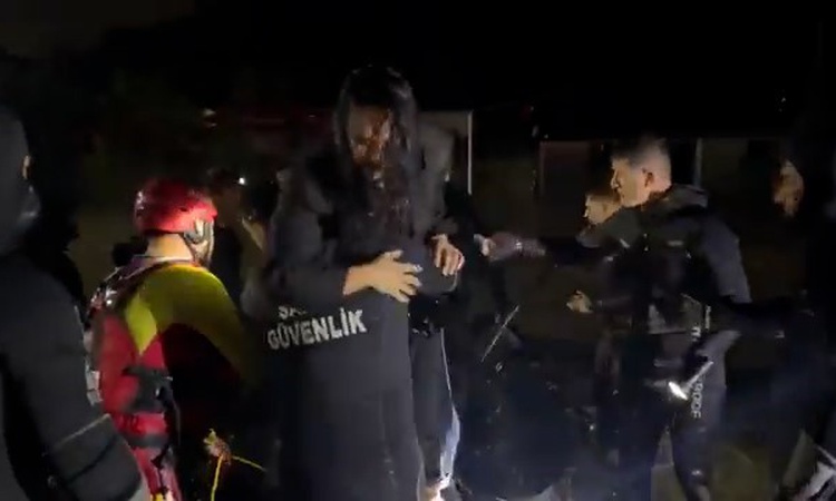 Ayrıntılar Netleşti: Sarıyer’de selde mahsur kalan oyuncu Demet Özdemir kurtarıldı